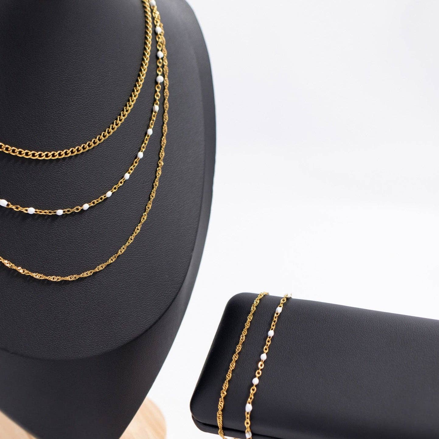 White Confetti Chain Bracelet- Premium 18K Gold PVD Stainless Steel