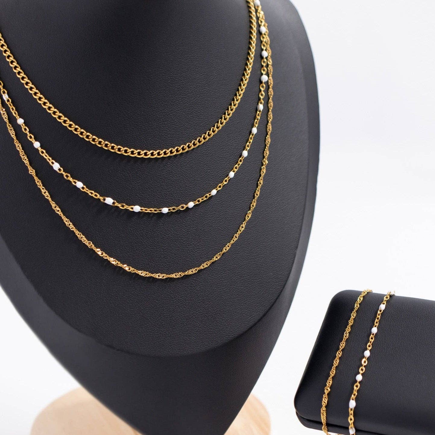 White Confetti Chain Necklace - Premium 18K Gold PVD Stainless Steel