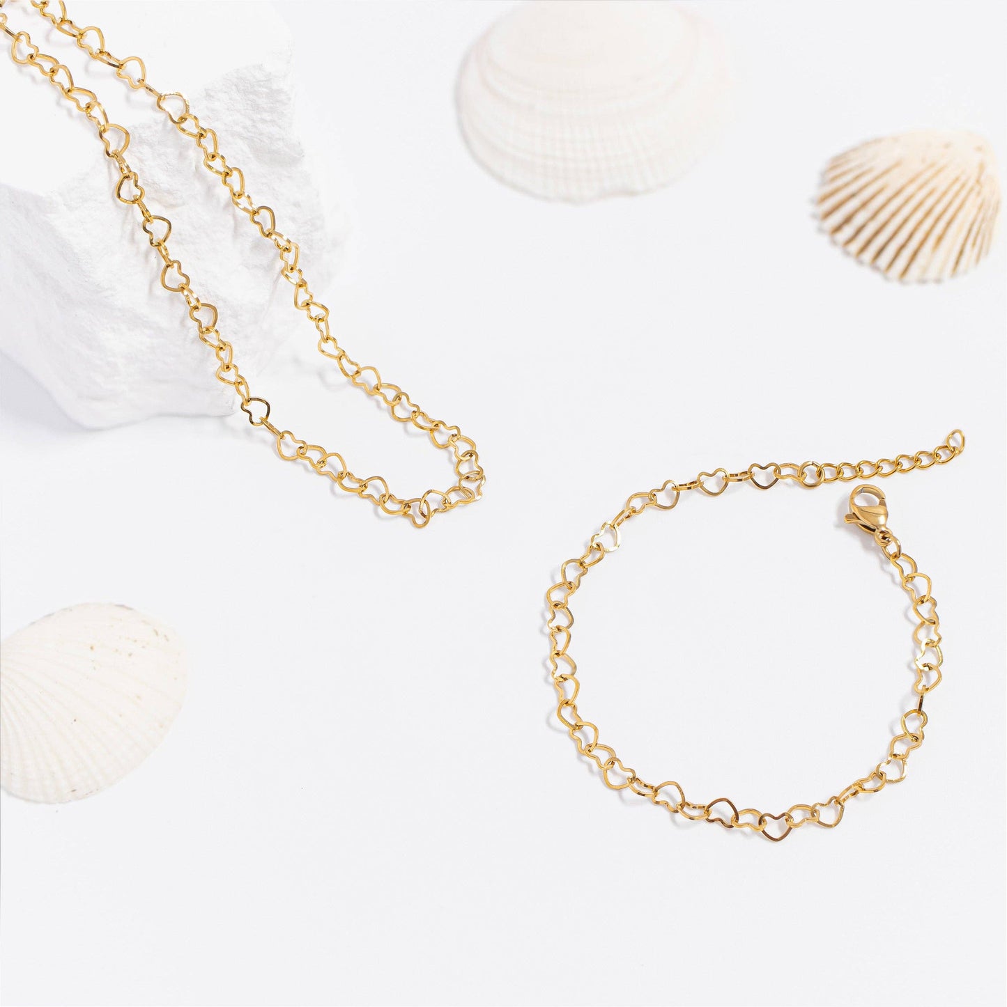 Linked Heart Chain Bracelet - Premium 18K Gold PVD Stainless Steel